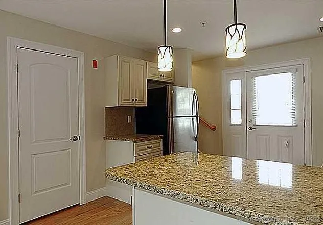 $1,650 | 390 Boston Neck Road, Unit 1J, Suffield, CT 06078