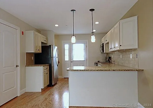 $1,650 | 390 Boston Neck Road, Unit 1J, Suffield, CT 06078