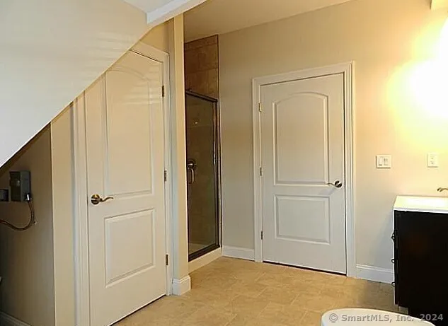 $1,650 | 390 Boston Neck Road, Unit 1J, Suffield, CT 06078