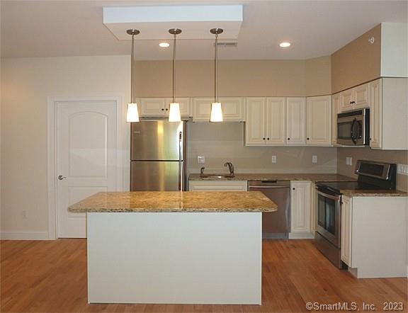 390 Boston Neck Road, Unit 1J Suffield, CT 06078 - Photo 5 of 33