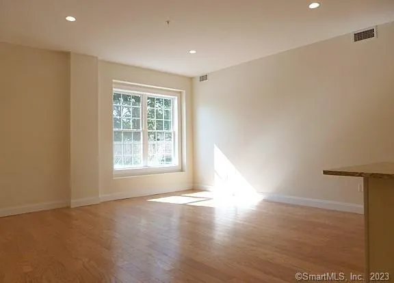 $1,650 | 390 Boston Neck Road, Unit 1J, Suffield, CT 06078