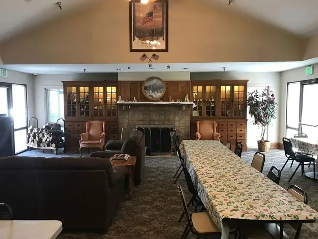 $972 | 319 East 12th Street, Anderson, IN 46016