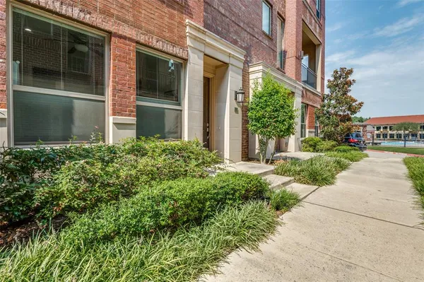 $549,900 | 101 Decker Drive, Unit 605, Irving, TX 75062