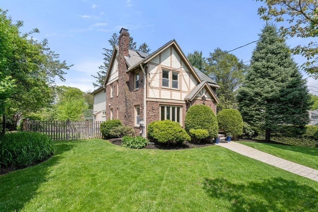 15 Fredana Road Newton, MA 02468 - Photo 2 of 25