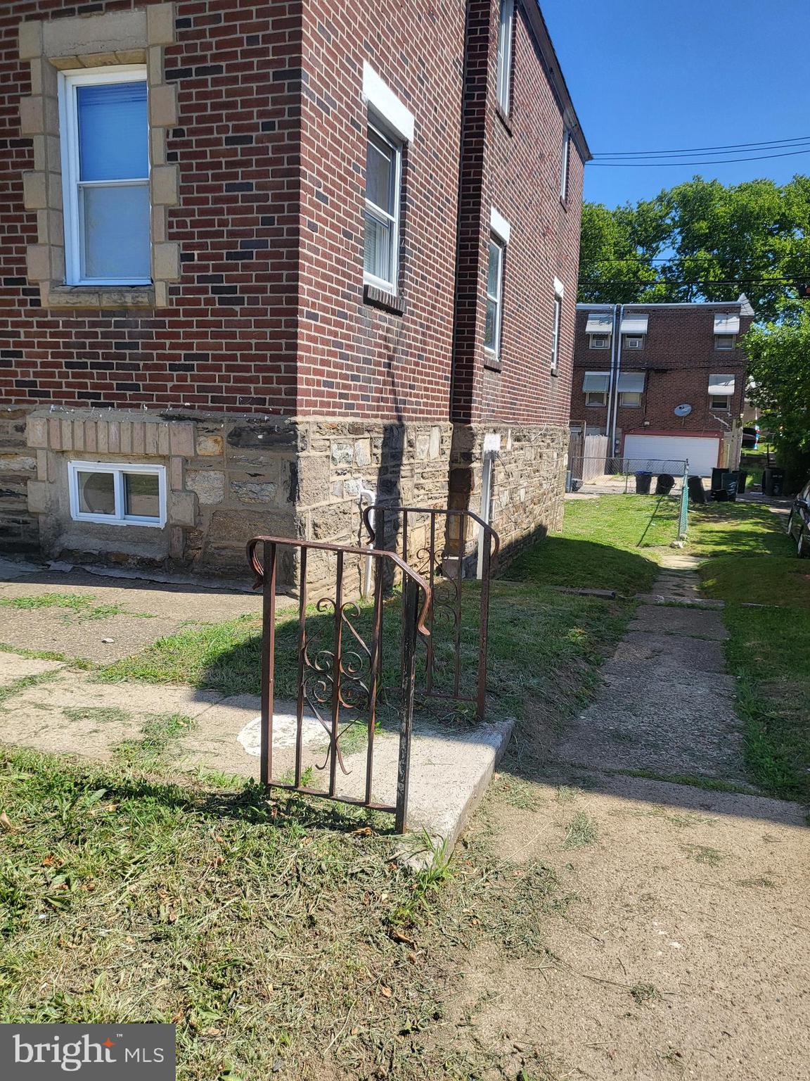 1037 Fanshawe Street Philadelphia, PA 19111 - Photo 2 of 29