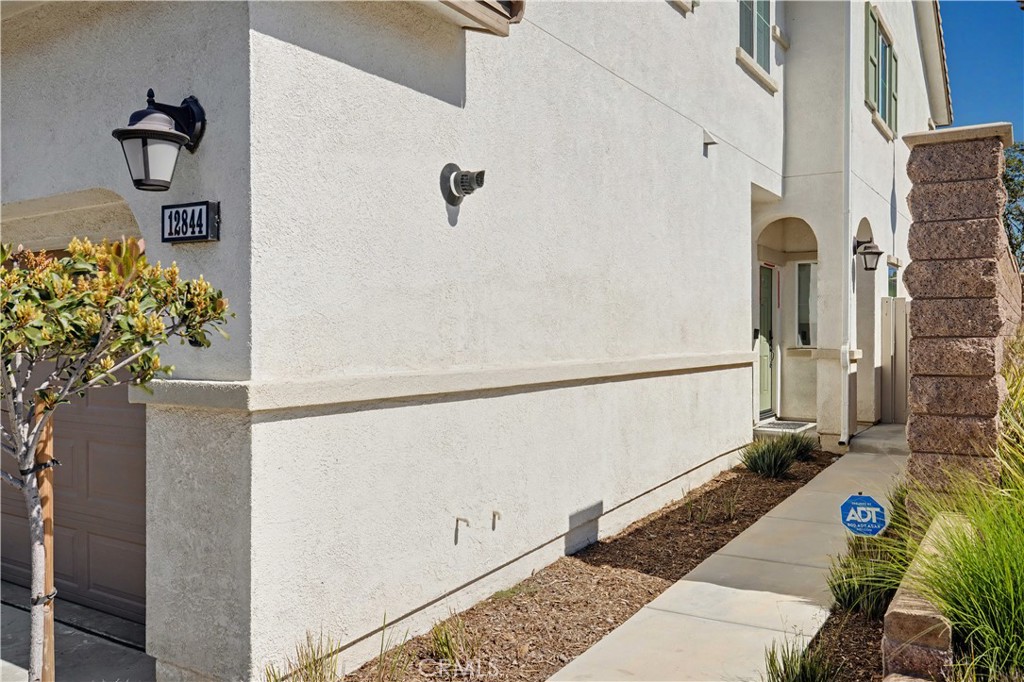 12844 Sovite Way Moreno Valley, CA 92555 - Photo 5 of 37 side entry to patio