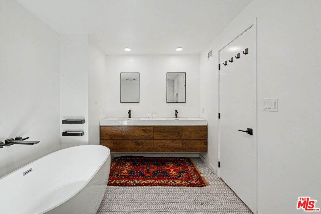 13019 Sky Valley Road Los Angeles, CA 90049 - Photo 36 of 49
