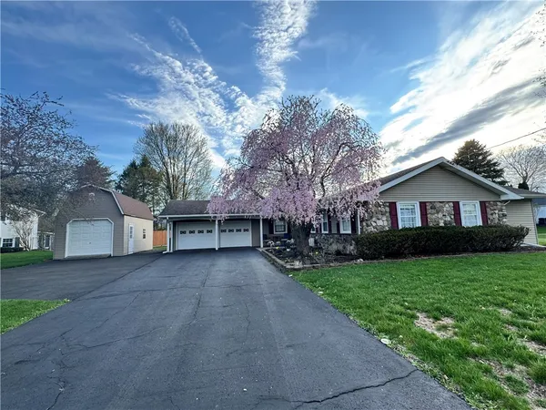 $342,000 | 10 Foothill Road, Big Flats, NY 14903