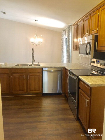 623 East Gate Circle Foley, AL 36535 - Photo 30 of 40 Beautful kitchen
