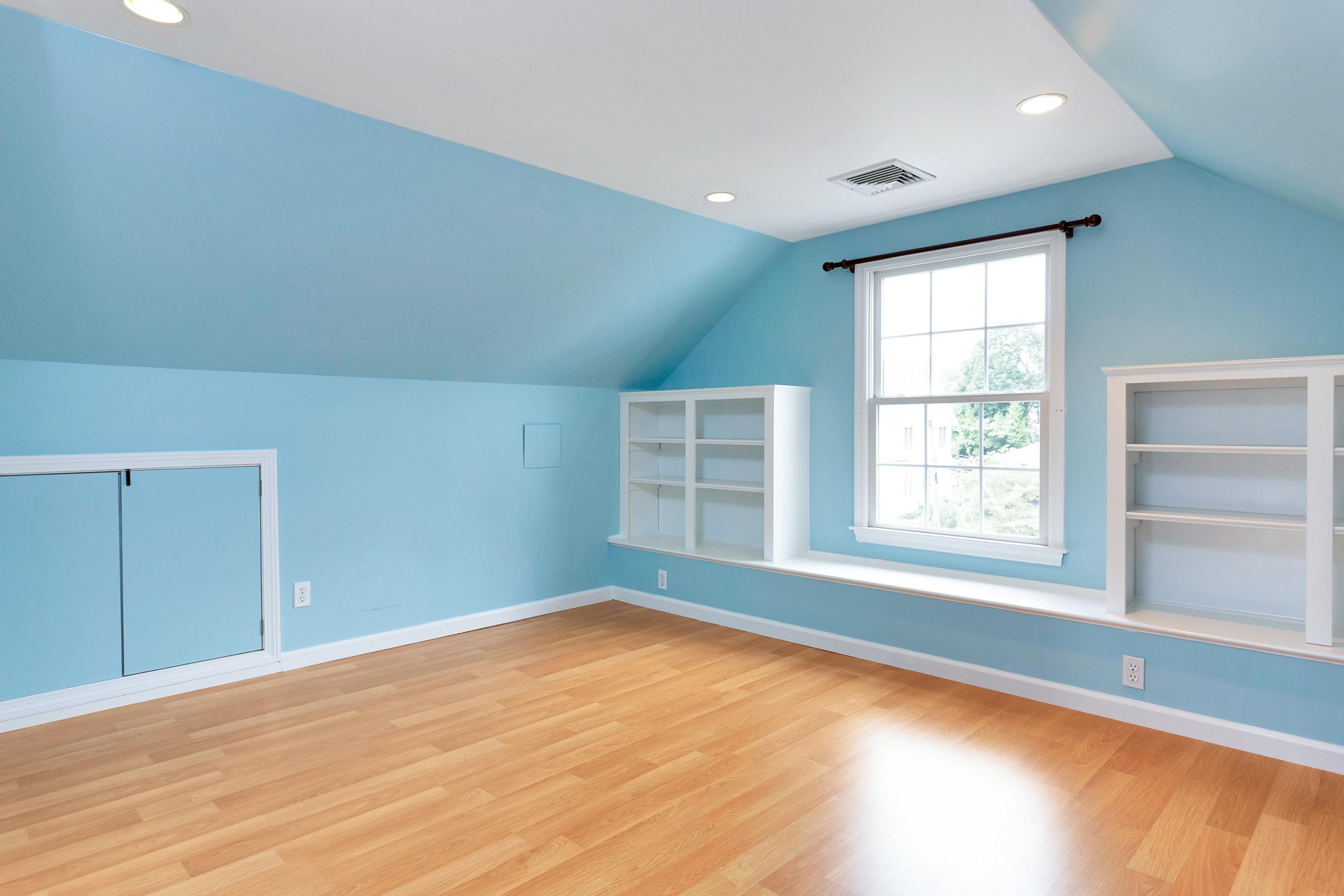 28 Dickinson Road Darien, CT 06820 - Photo 31 of 42 an empty room with a window
