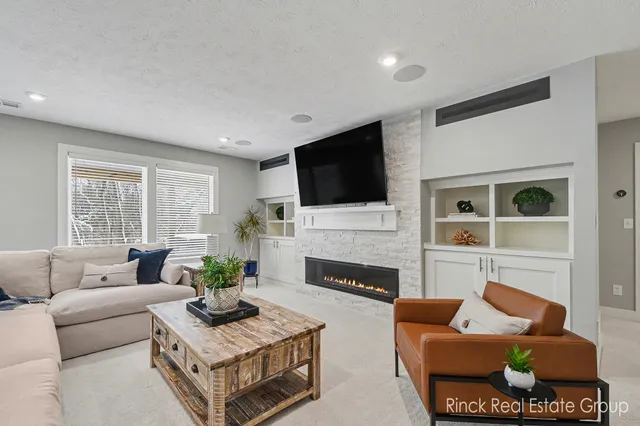 $615,000 | 3076 Brayridge Drive, Jenison, MI 49428