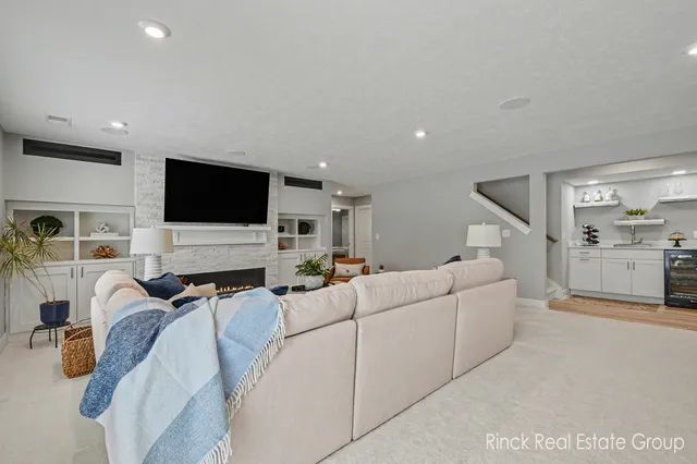 $615,000 | 3076 Brayridge Drive, Jenison, MI 49428