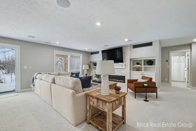 $615,000 | 3076 Brayridge Drive, Jenison, MI 49428