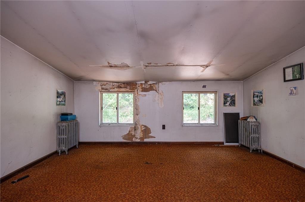 15 Old Soose Road, Unit A Pittsburgh, PA 15209 - Photo 19 of 27 an empty room with windows