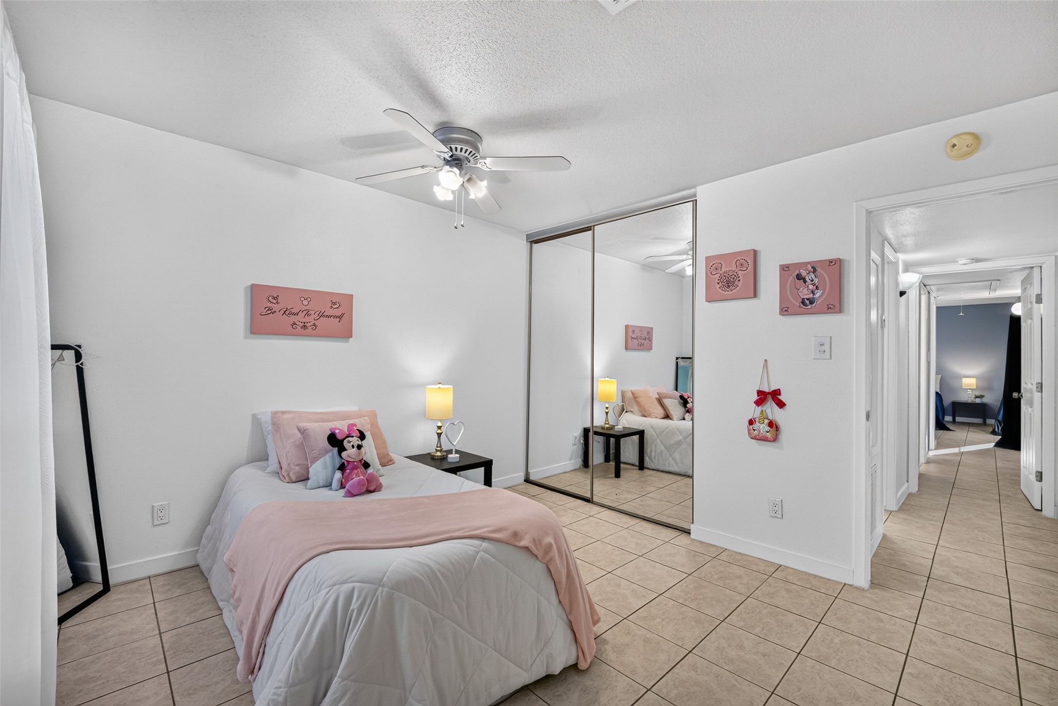 6401 Deihl Road, Unit 301 Houston, TX 77092 - Photo 16 of 31 Host your family and friends on this second bedroom.