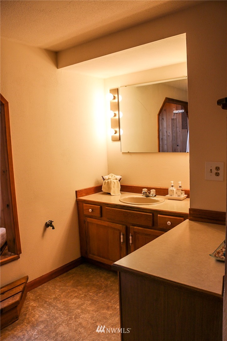 4002 Robin Road West University Place, WA 98466 - Photo 17 of 25 Gallery Image 17