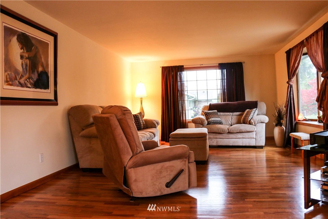 4002 Robin Road West University Place, WA 98466 - Photo 5 of 25 Gallery Image 5
