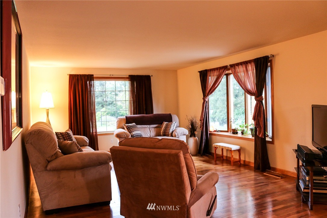 4002 Robin Road West University Place, WA 98466 - Photo 6 of 25 Gallery Image 6