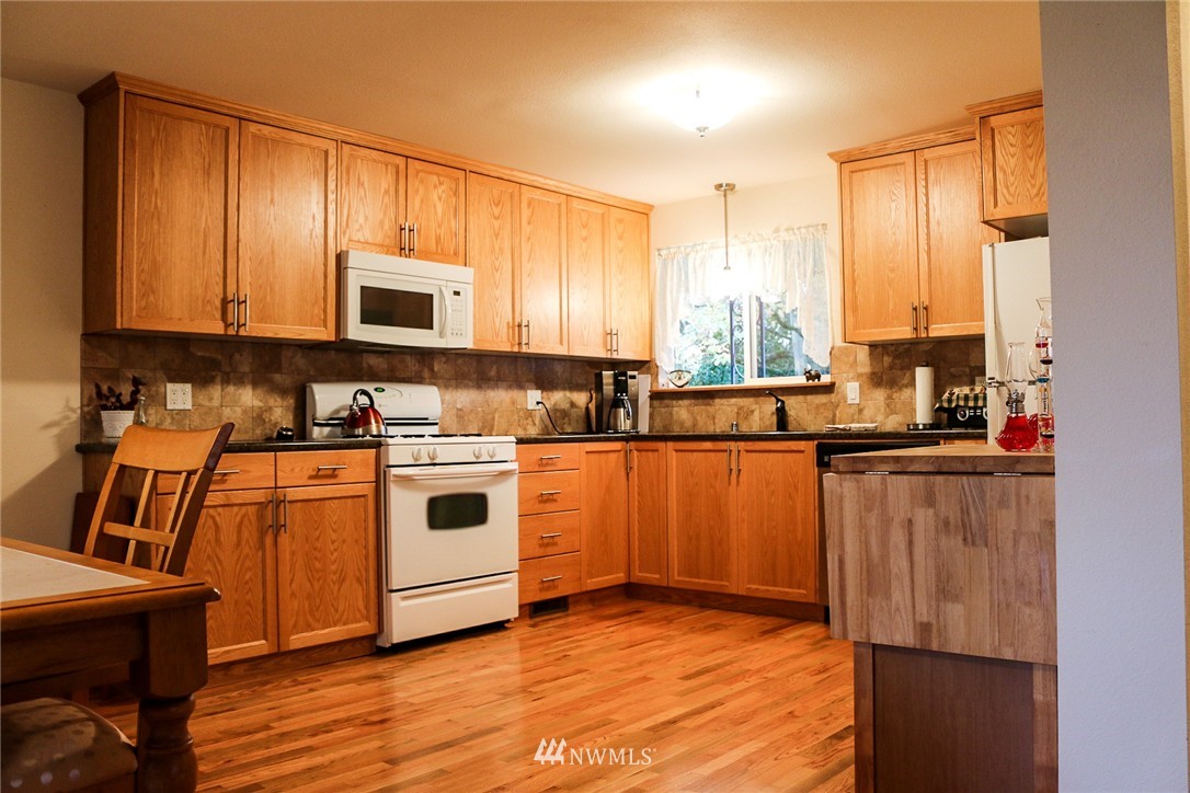 4002 Robin Road West University Place, WA 98466 - Photo 9 of 25 Gallery Image 9