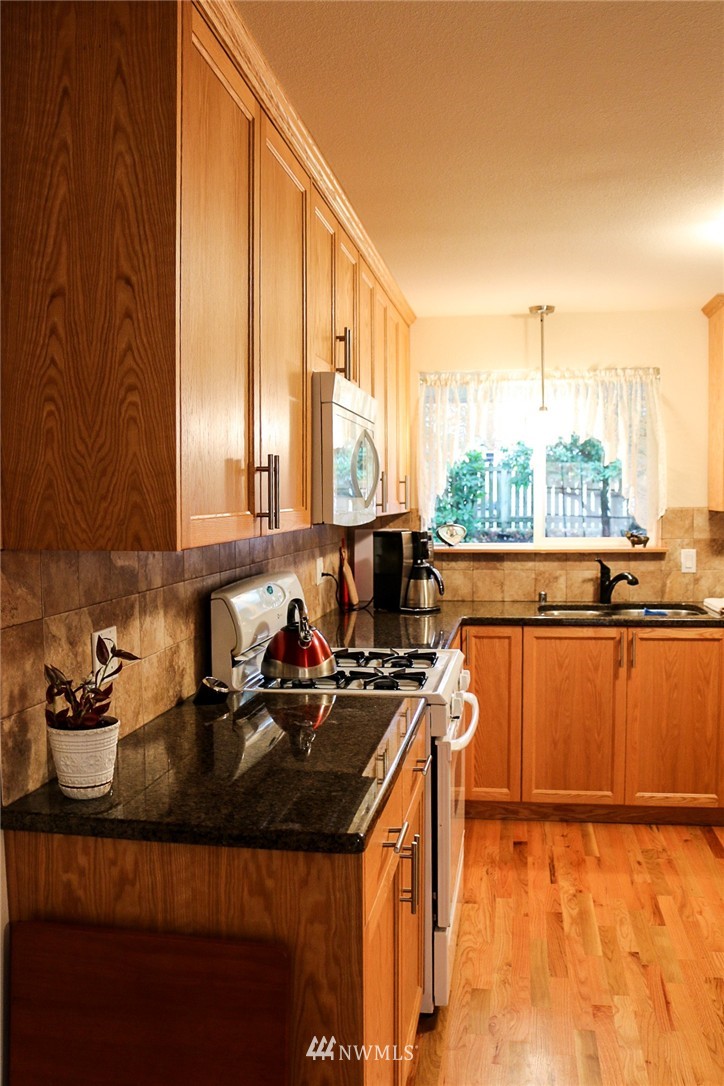 4002 Robin Road West University Place, WA 98466 - Photo 10 of 25 Gallery Image 10