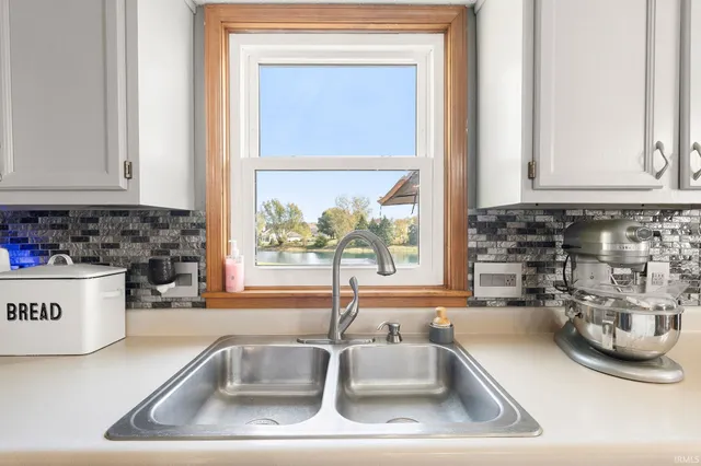 $349,500 | 917 Abbey Pl Boulevard, Fort Wayne, IN 46804