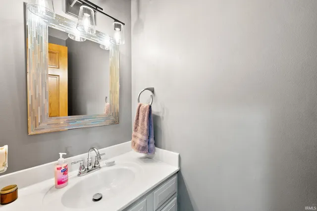 $349,500 | 917 Abbey Pl Boulevard, Fort Wayne, IN 46804