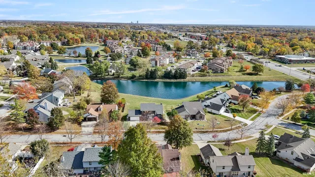 $349,500 | 917 Abbey Pl Boulevard, Fort Wayne, IN 46804