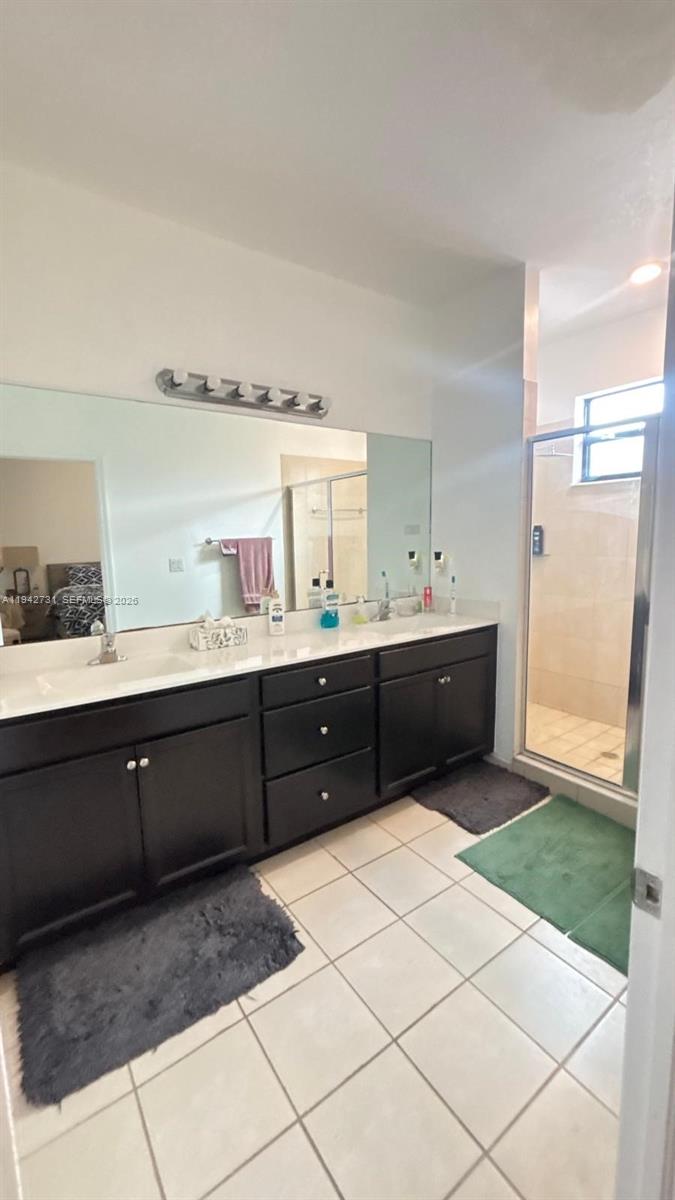 25380 Southwest 115th Court Homestead, FL 33032 - Photo 16 of 32 a spacious bathroom with a sink vanity and mirror