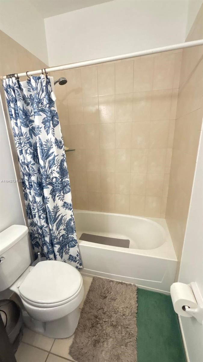 25380 Southwest 115th Court Homestead, FL 33032 - Photo 20 of 32 a bathroom with a toilet and shower