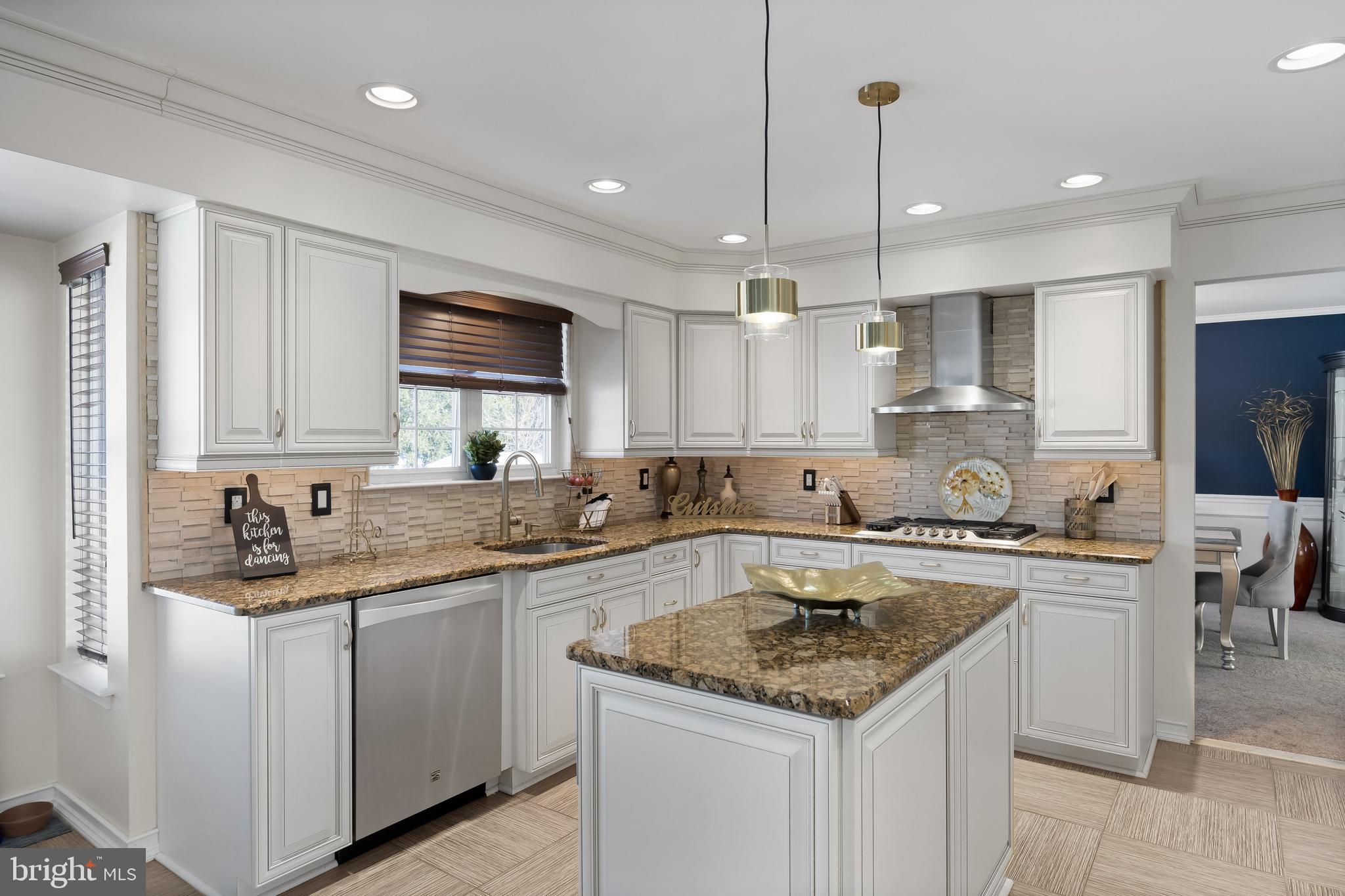 27 Sofia Drive Blackwood, NJ 08012 - Photo 11 of 33