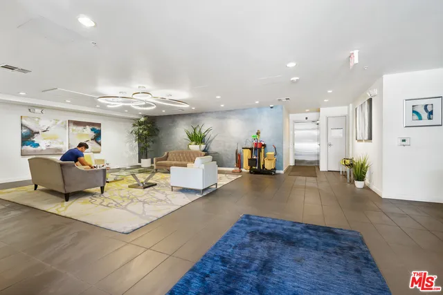 $3,995 | 436 South Virgil Avenue, Unit 206, Los Angeles, CA 90020