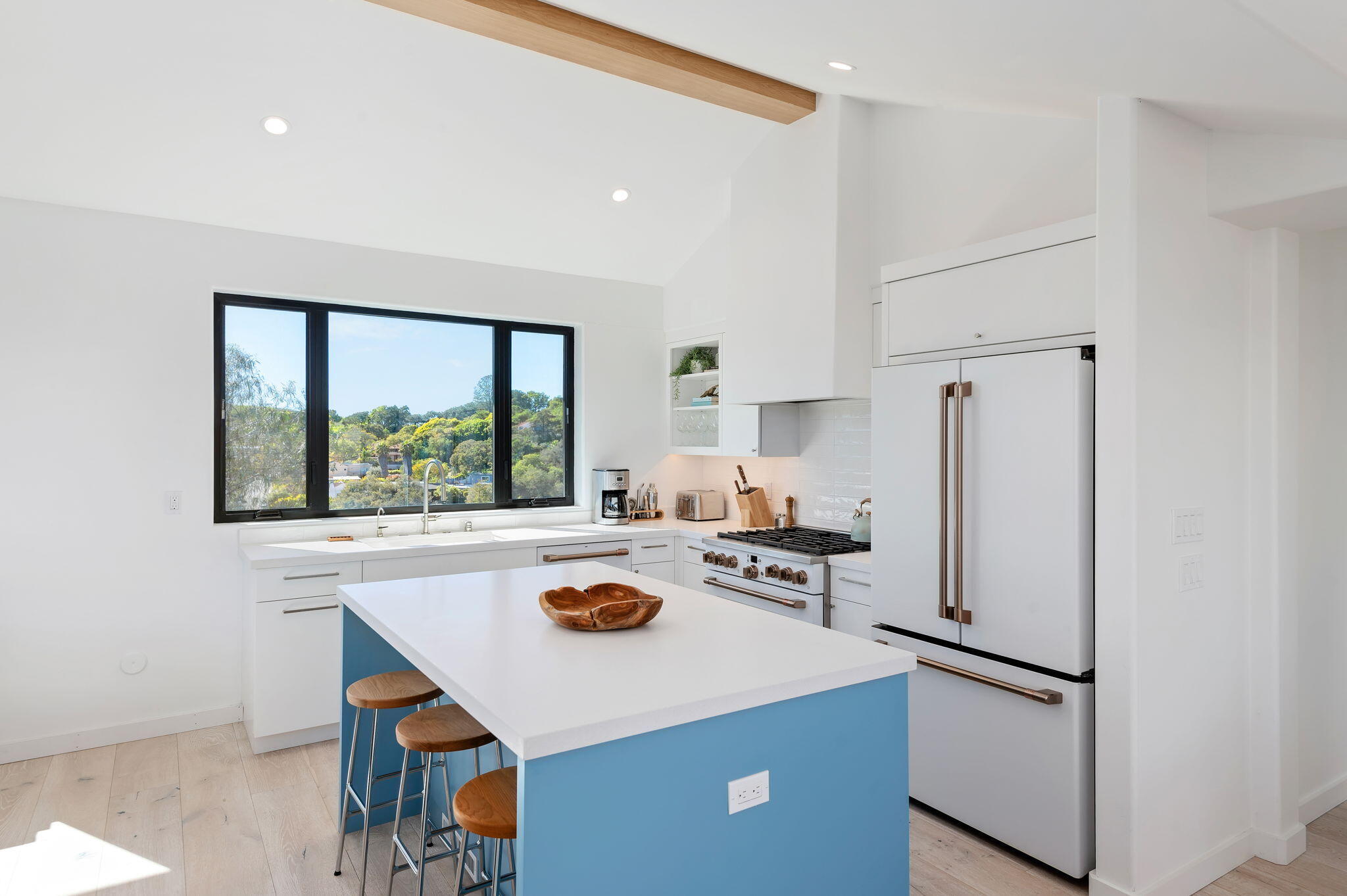 1415 La Cima Road, Unit B Santa Barbara, CA 93101 - Photo 13 of 22 13-web-or-mls-13 - Kitchen