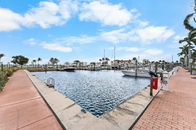 $11,800 | 220 Lake Shore Drive, Unit 304, Lake Park, FL 33403