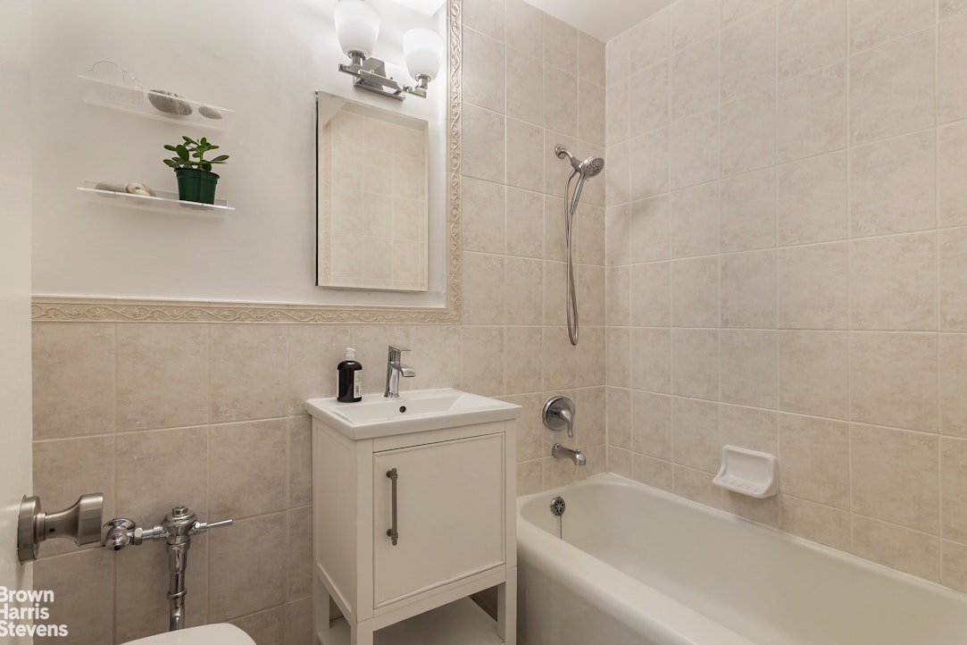 3635 Johnson Avenue, Unit 3N Bronx, NY 10463 - Photo 9 of 10