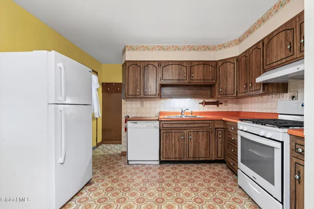 $250,000 | 10 Mildred Lane, Colonie, NY 12110