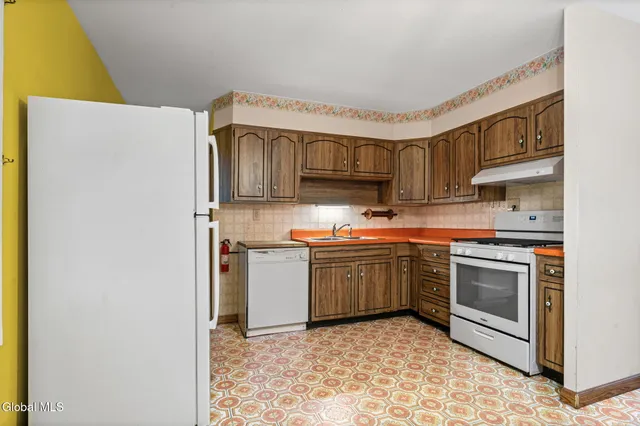 $250,000 | 10 Mildred Lane, Colonie, NY 12110