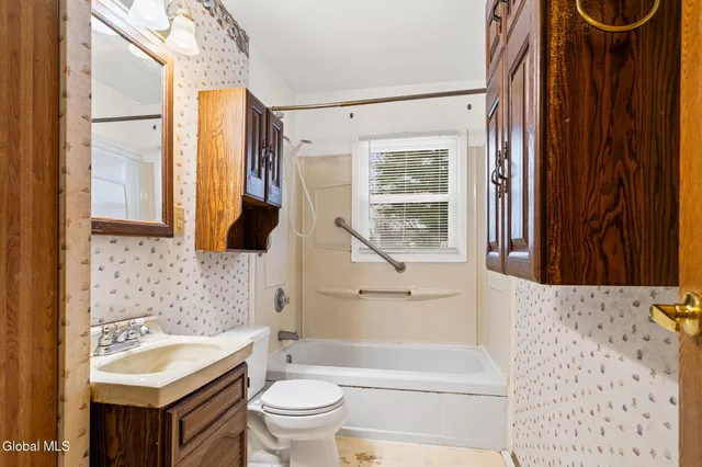 $250,000 | 10 Mildred Lane, Colonie, NY 12110