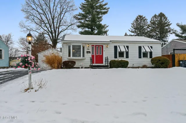 $250,000 | 10 Mildred Lane, Colonie, NY 12110