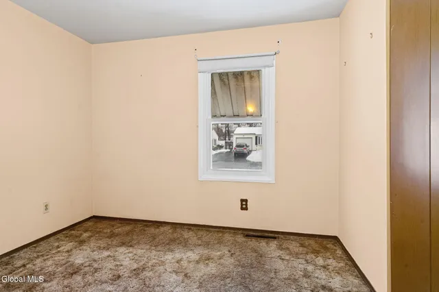 $250,000 | 10 Mildred Lane, Colonie, NY 12110