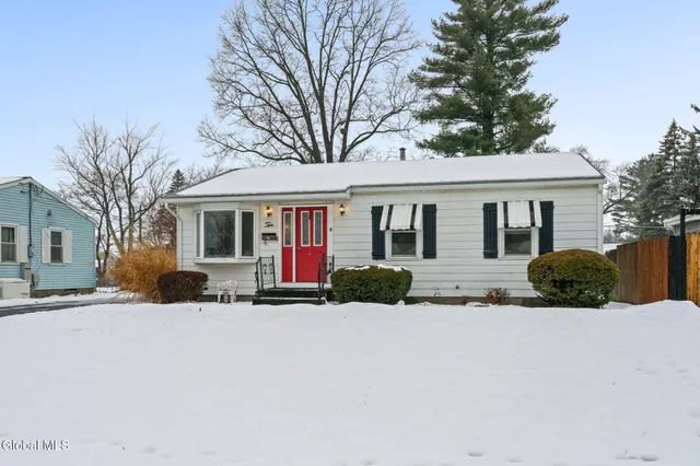 $250,000 | 10 Mildred Lane, Colonie, NY 12110