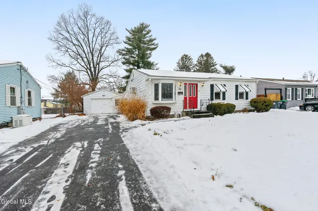 $250,000 | 10 Mildred Lane, Colonie, NY 12110