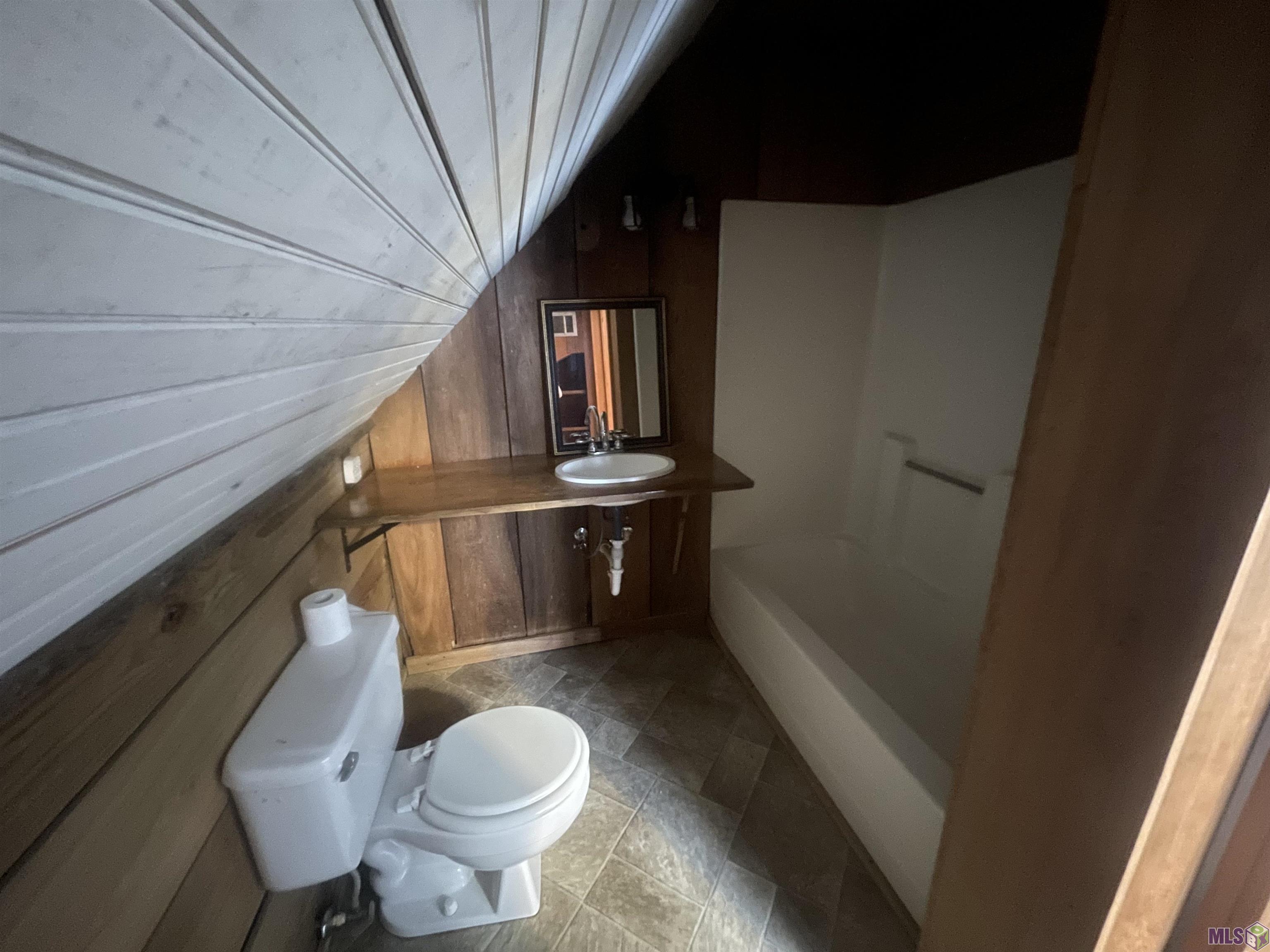 13195 Perch Street Maurepas, LA 70449 - Photo 17 of 22 Upstairs Bathroom