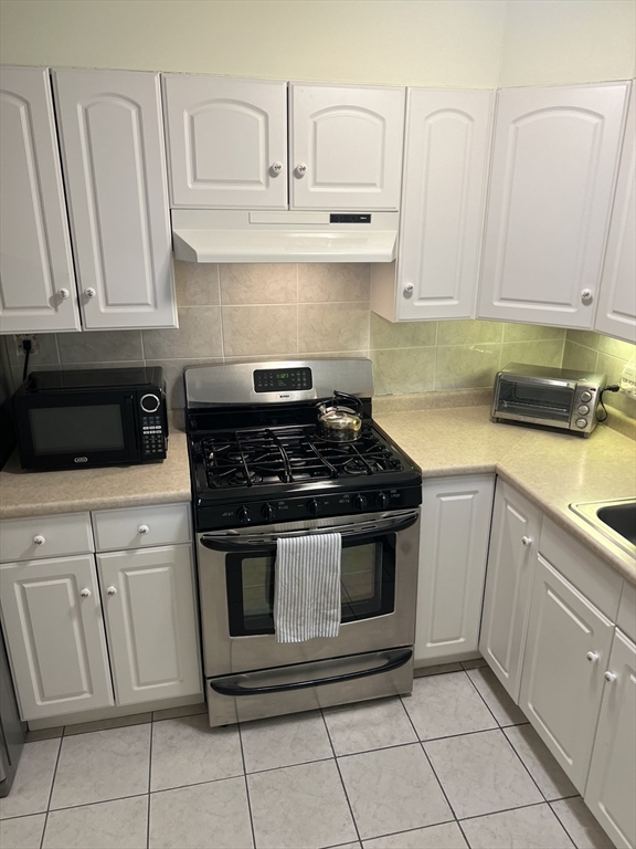 20 Colonial Drive, Unit 3 Andover, MA 01810 - Photo 7 of 24 a kitchen with white cabinets and appliances