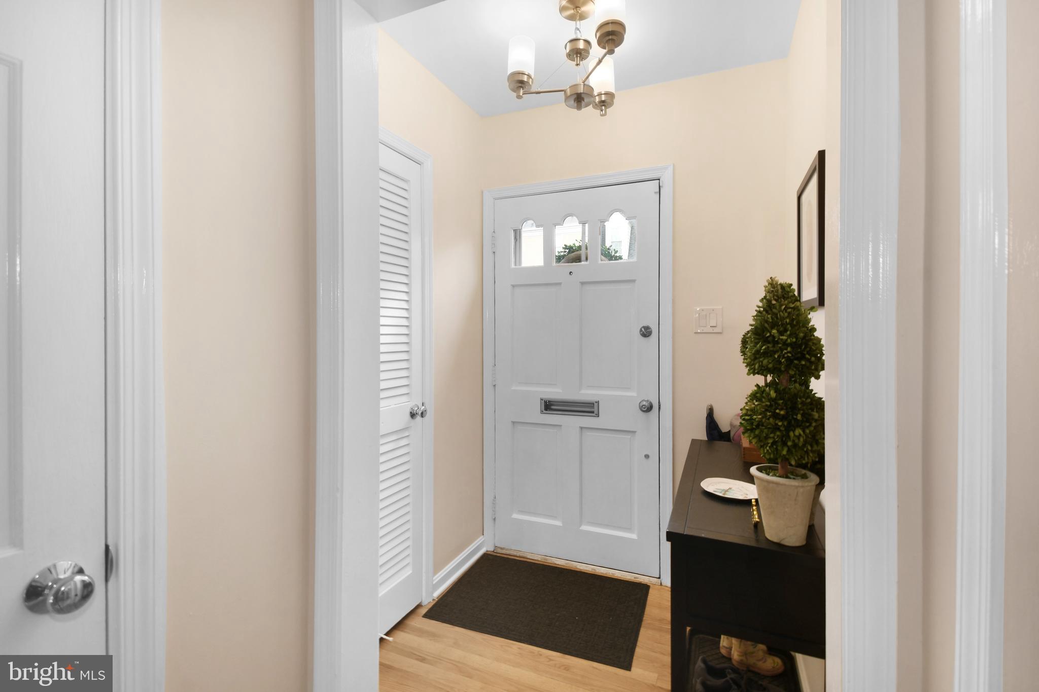6755 Towne Lane Road McLean, VA 22101 - Photo 2 of 42 Entryway