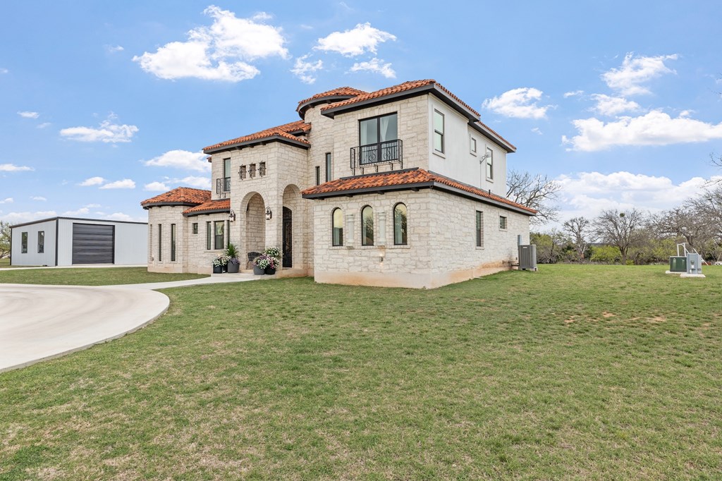 661 Emerald Loop Fredericksburg, TX 78624 - Photo 62 of 73 Side view