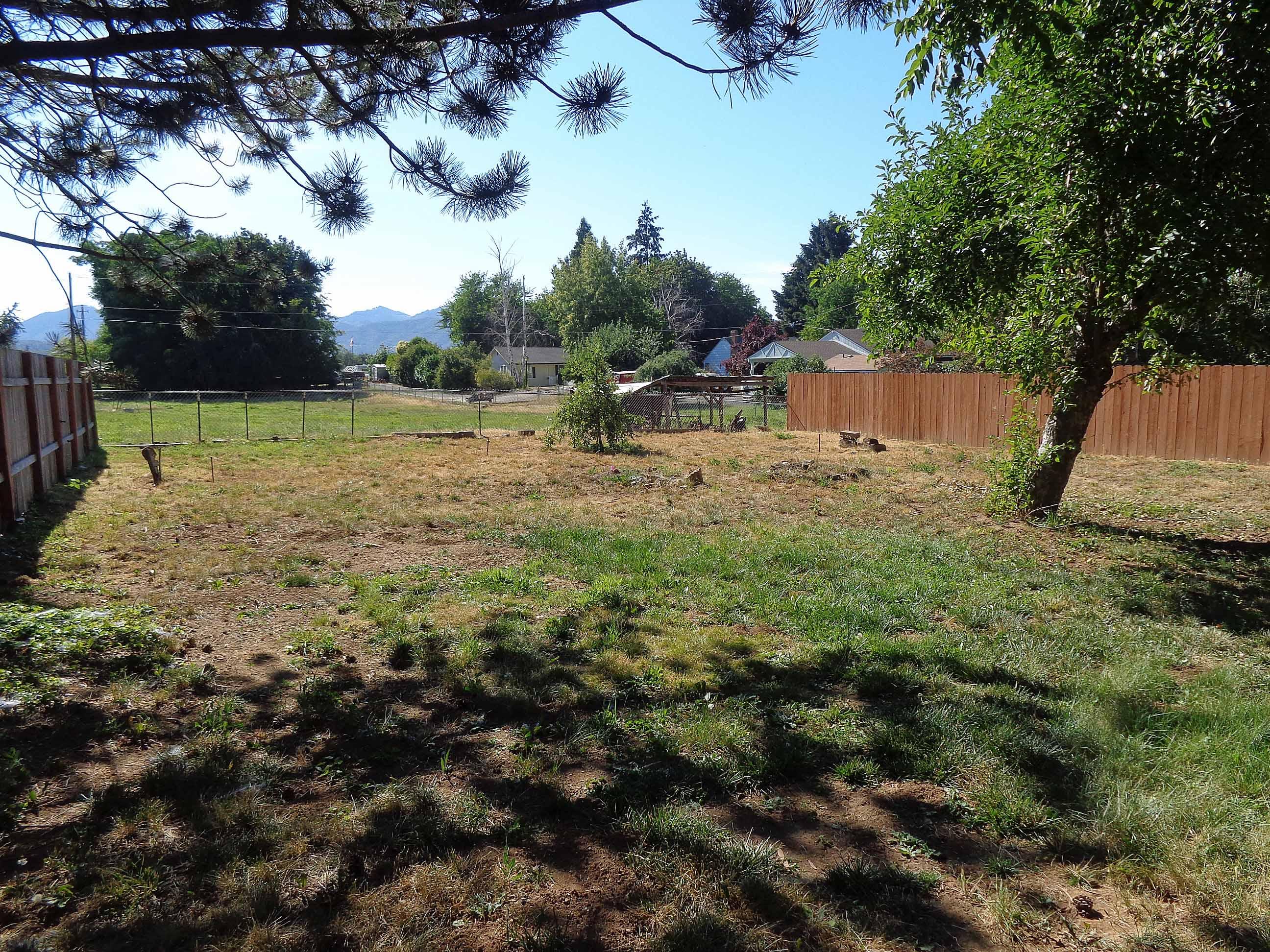 1358 Thomas Road Medford, OR 97501 - Photo 14 of 17 17
