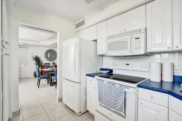 $2,600 | 132 Lakeshore Drive, Unit 317, North Palm Beach, FL 33408