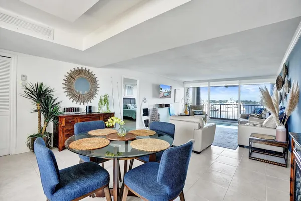 $2,600 | 132 Lakeshore Drive, Unit 317, North Palm Beach, FL 33408