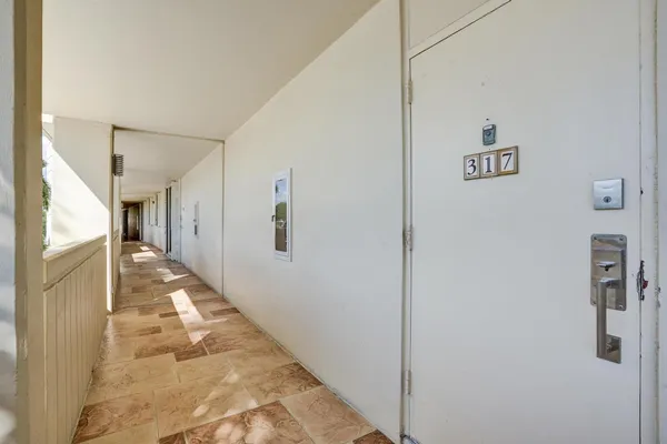$2,600 | 132 Lakeshore Drive, Unit 317, North Palm Beach, FL 33408
