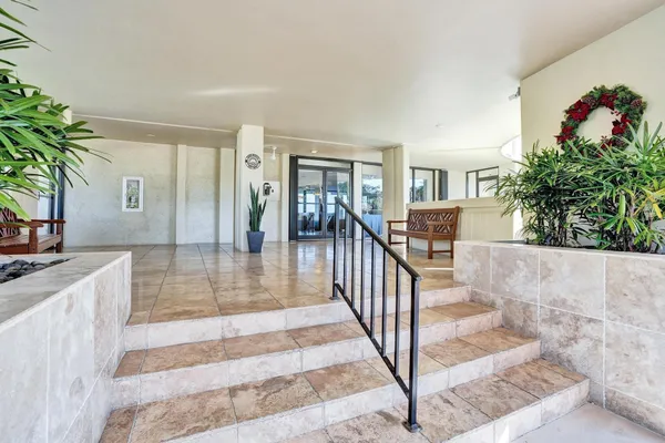 $2,600 | 132 Lakeshore Drive, Unit 317, North Palm Beach, FL 33408